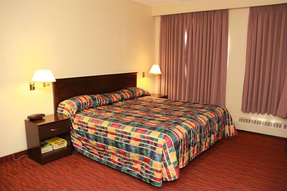 Argyll Plaza Hotel Эдмонтон Экстерьер фото