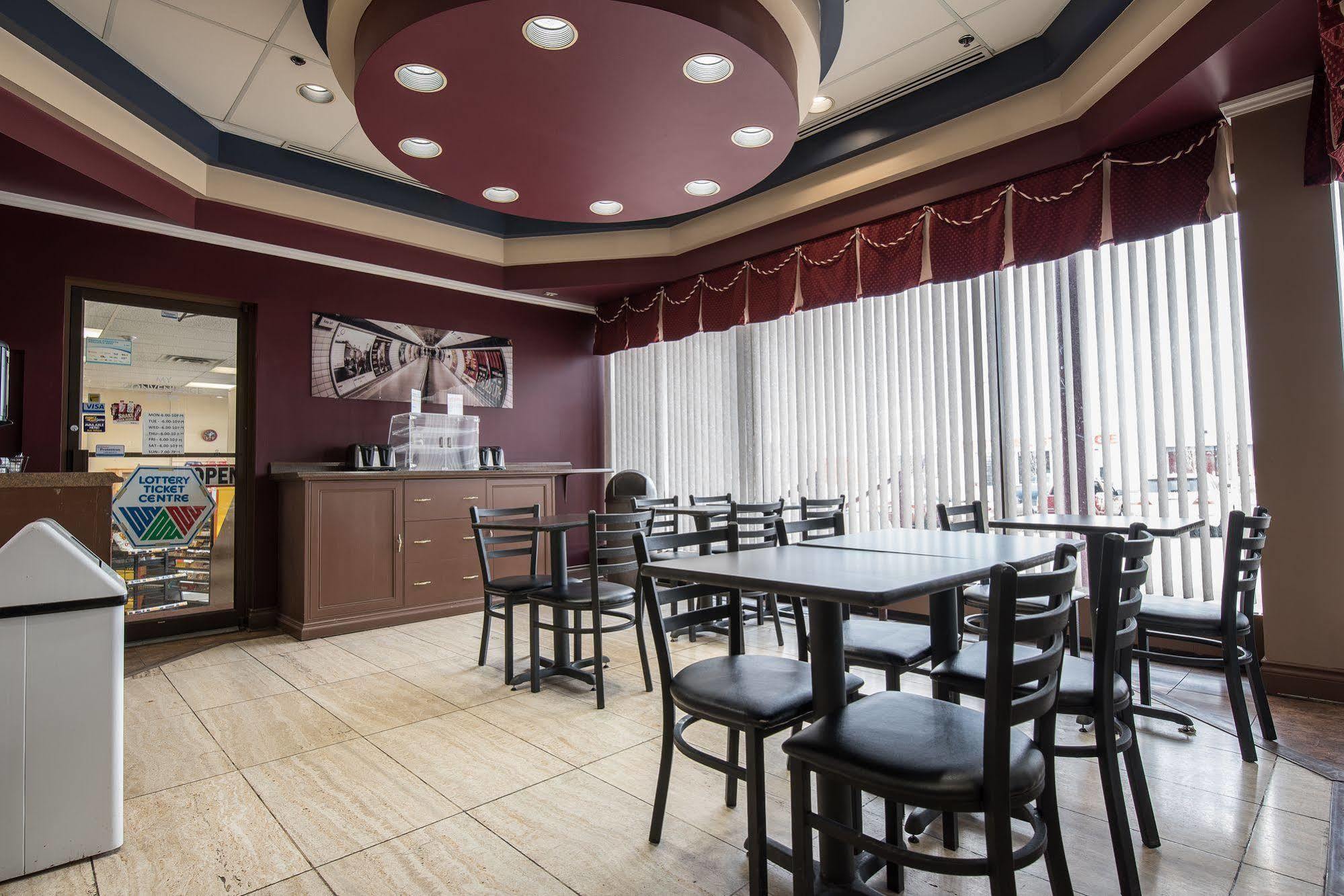 Argyll Plaza Hotel Эдмонтон Экстерьер фото