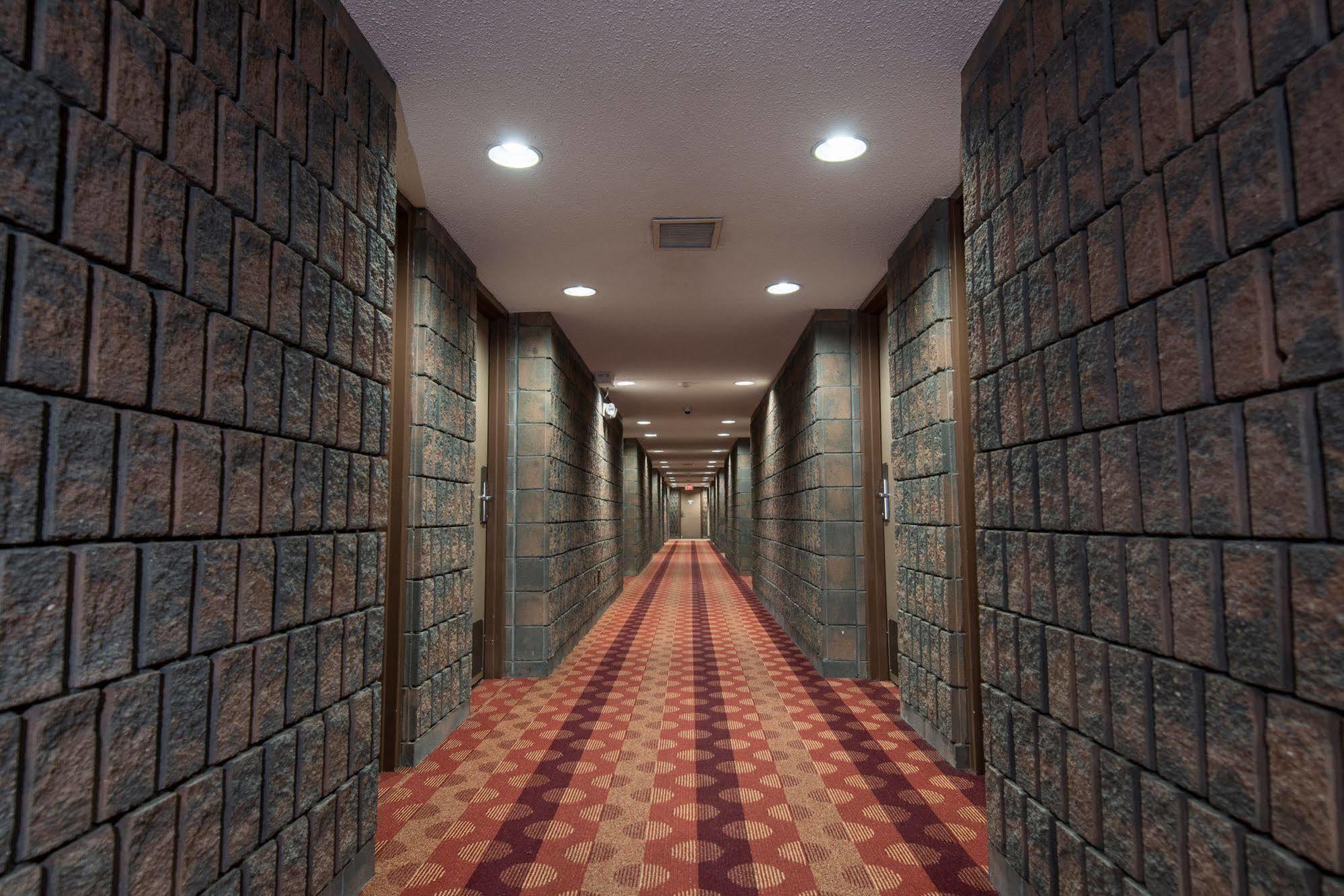 Argyll Plaza Hotel Эдмонтон Экстерьер фото