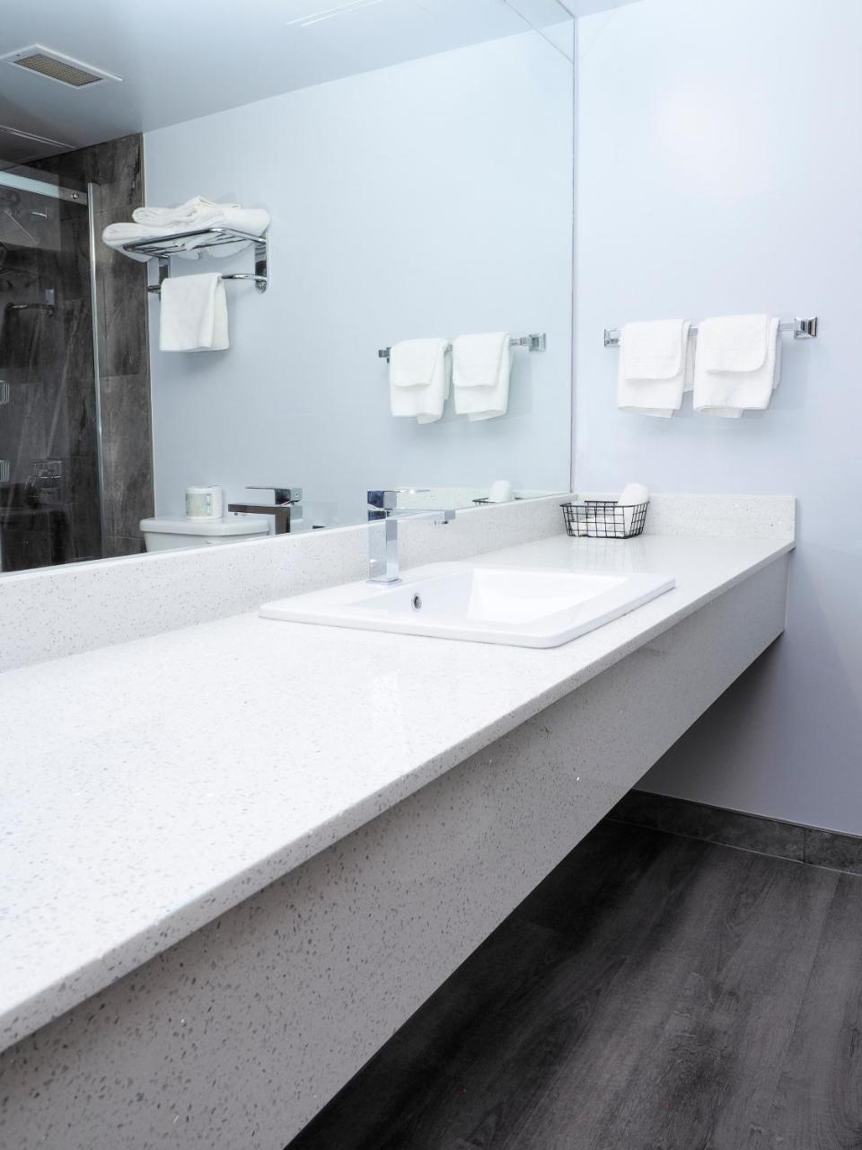 Argyll Plaza Hotel Эдмонтон Экстерьер фото