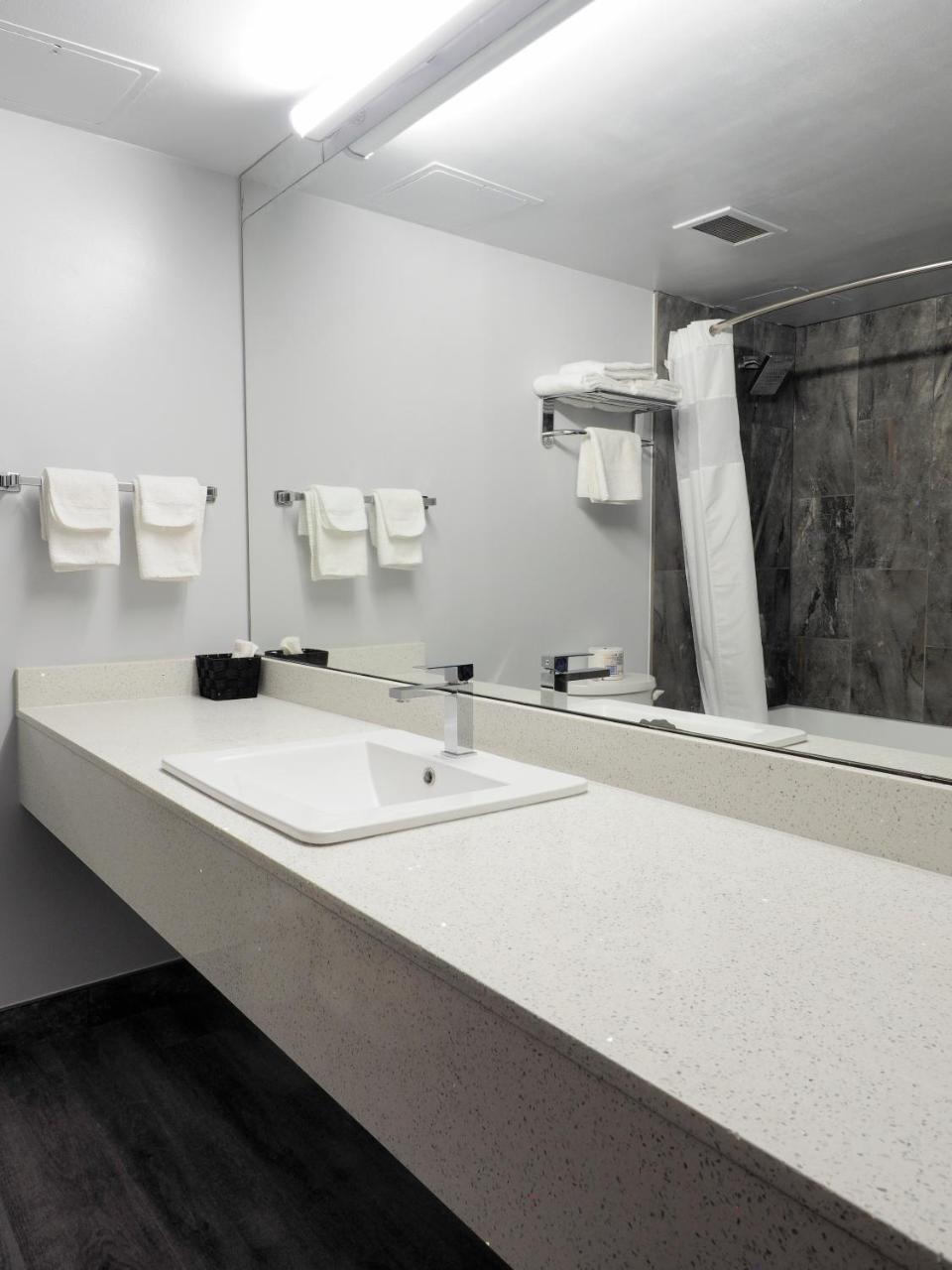 Argyll Plaza Hotel Эдмонтон Экстерьер фото