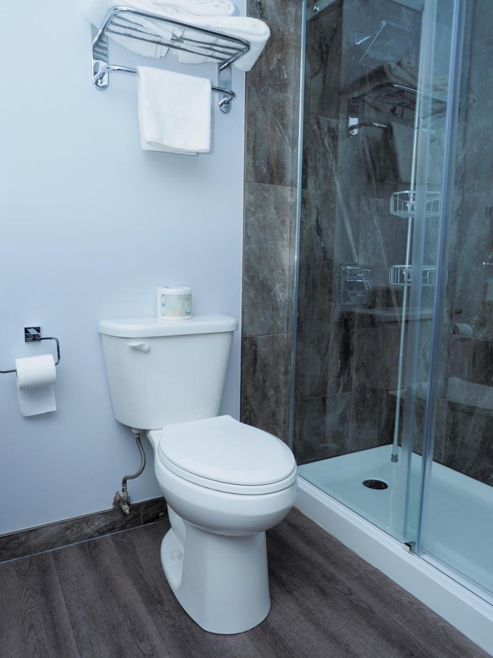 Argyll Plaza Hotel Эдмонтон Экстерьер фото